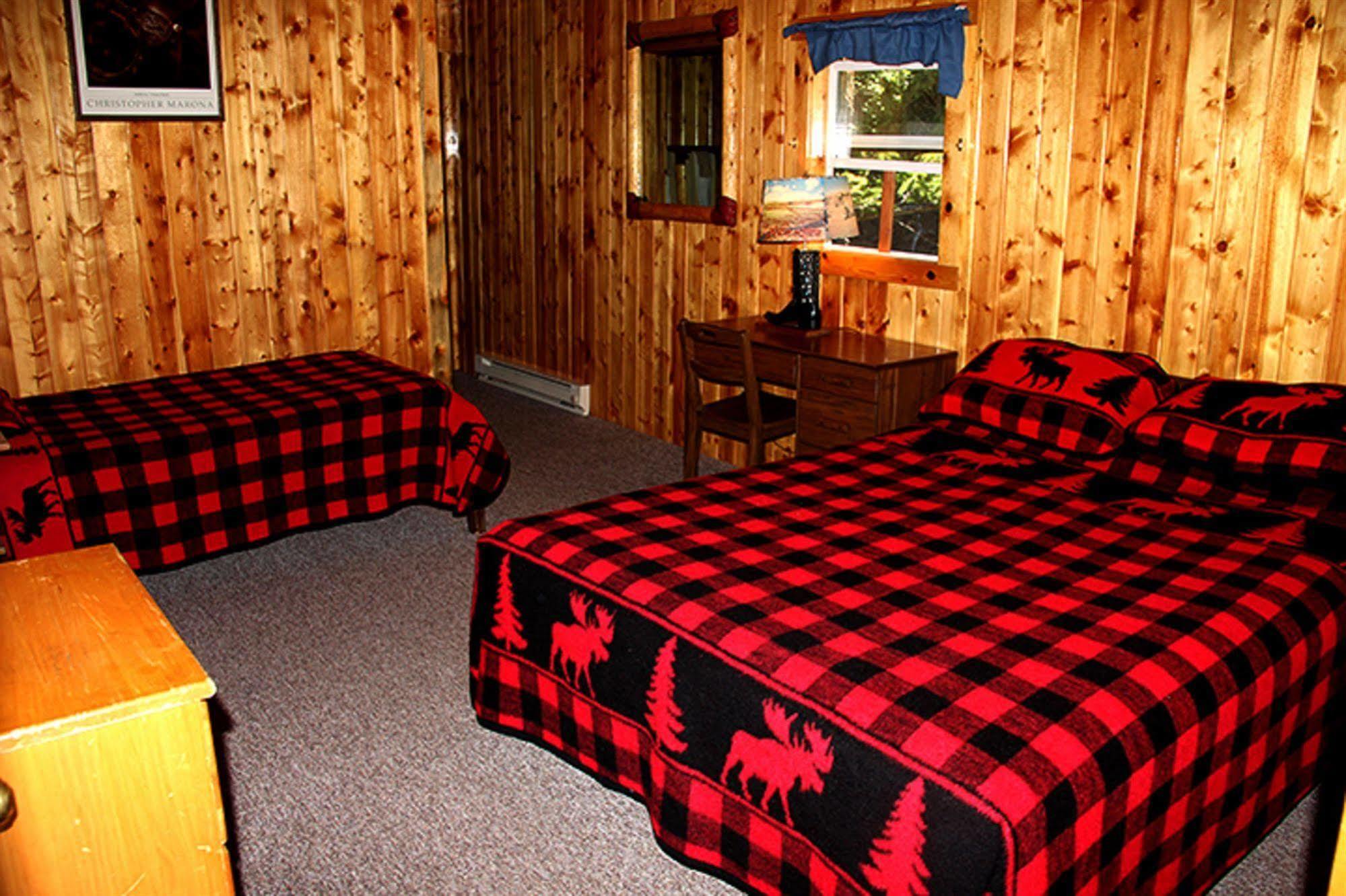 Creekside Lodge At Yellowstone Wapiti Exterior photo